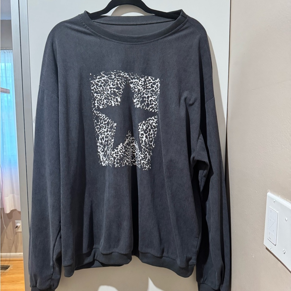Grey Star Graphic Sweatshirt